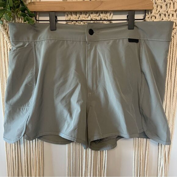WRANGLER Women’s ATG Trail Runner Shorts Size 16 - Picture 1 of 10